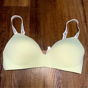 Victoria’s Secret T-Shirt Lightly Lined Wireless Key Lime Color Bra